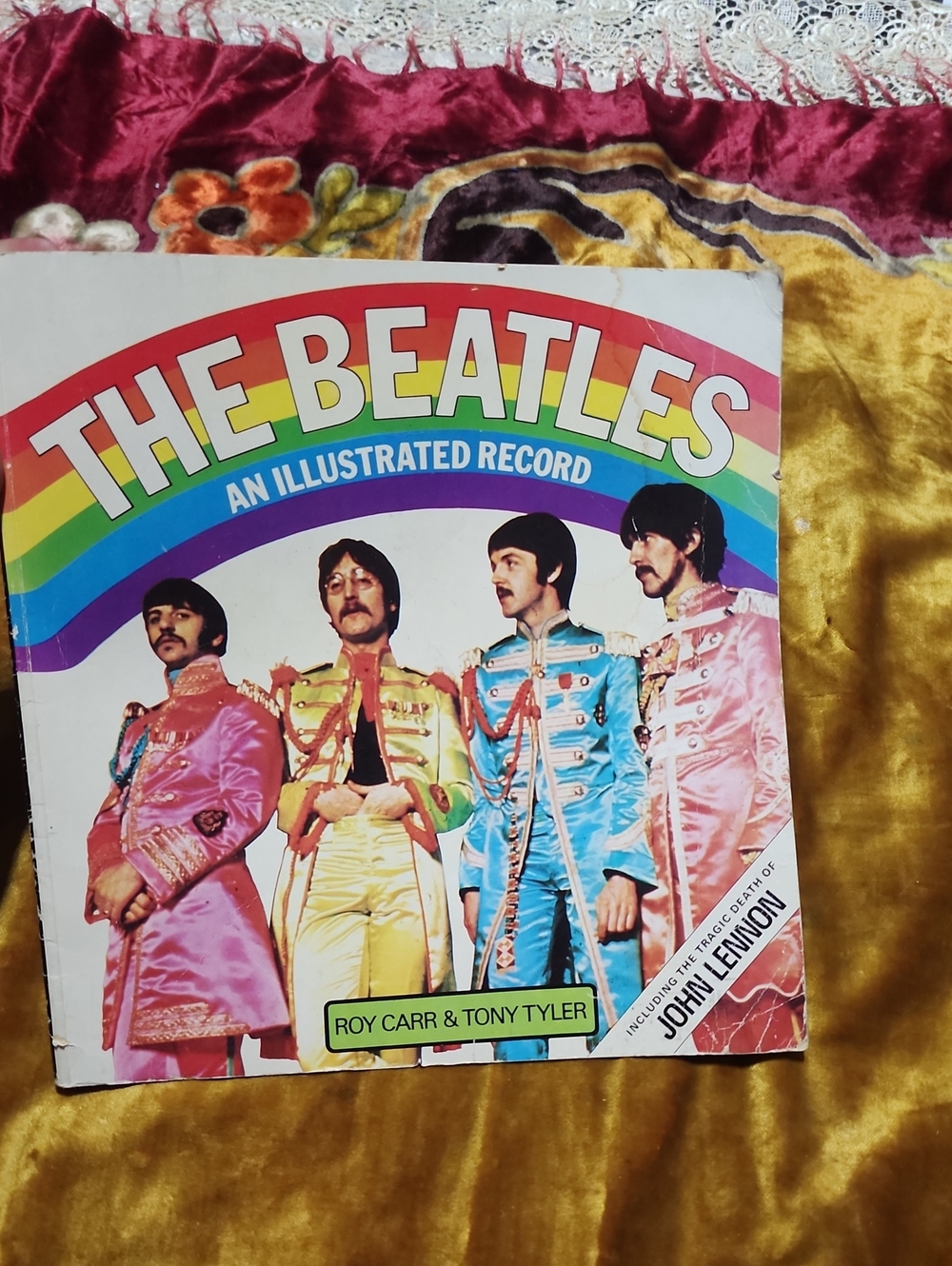 🎊HP🎉 VINTAGE The Beatles Illustrated Record Book